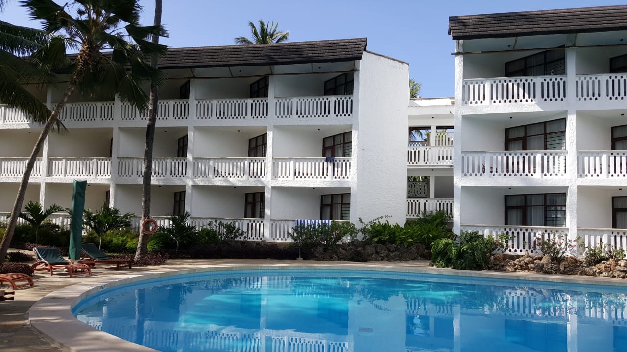 Pool Hotel Traveller's Club