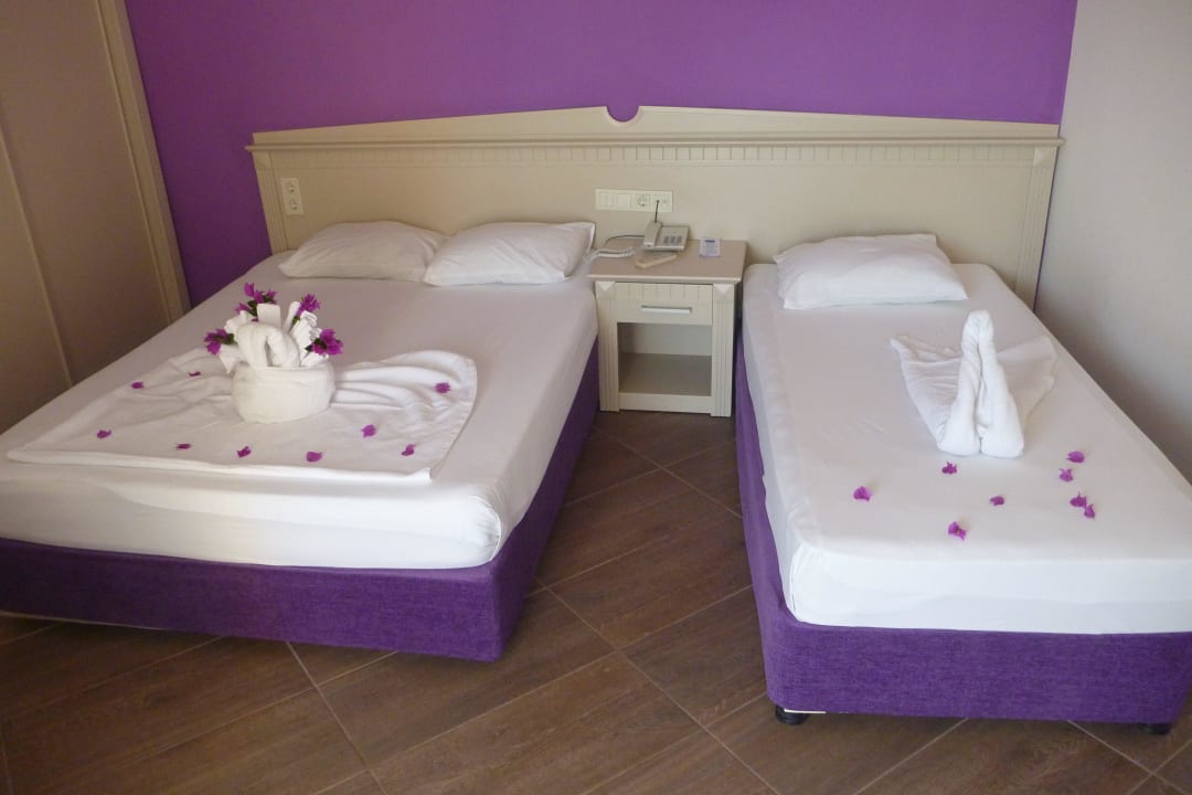 Kwiatki na pościeli Club Turtas Beach Hotel