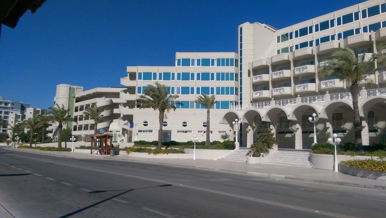 Eingang zum Hotel Rodos Palladium Leisure & Wellness