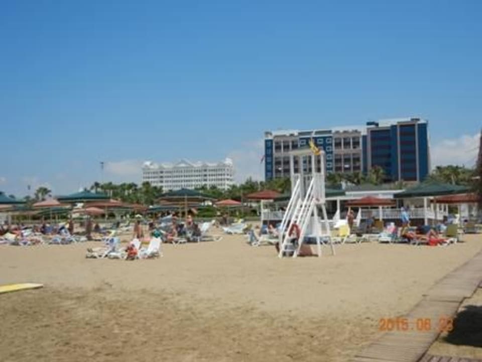 Blick vom Strand zum Ressort Kamelya Selin Hotel