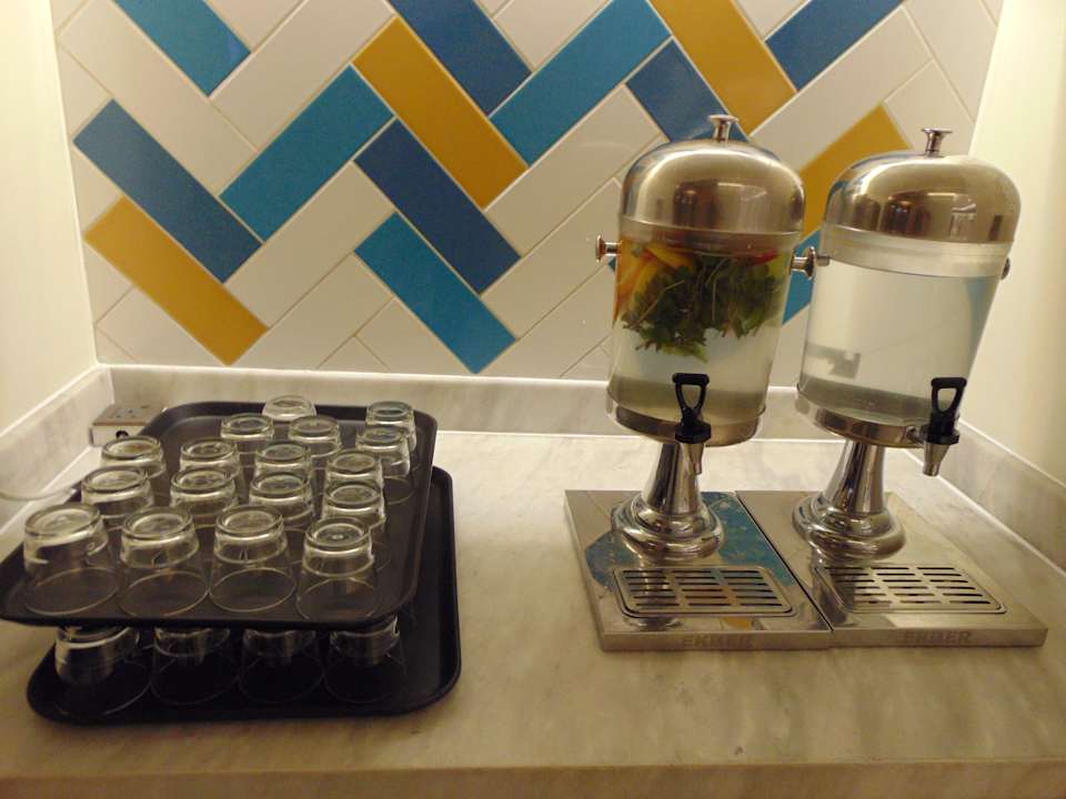 Lobby Hampton By Hilton Dubai Airport