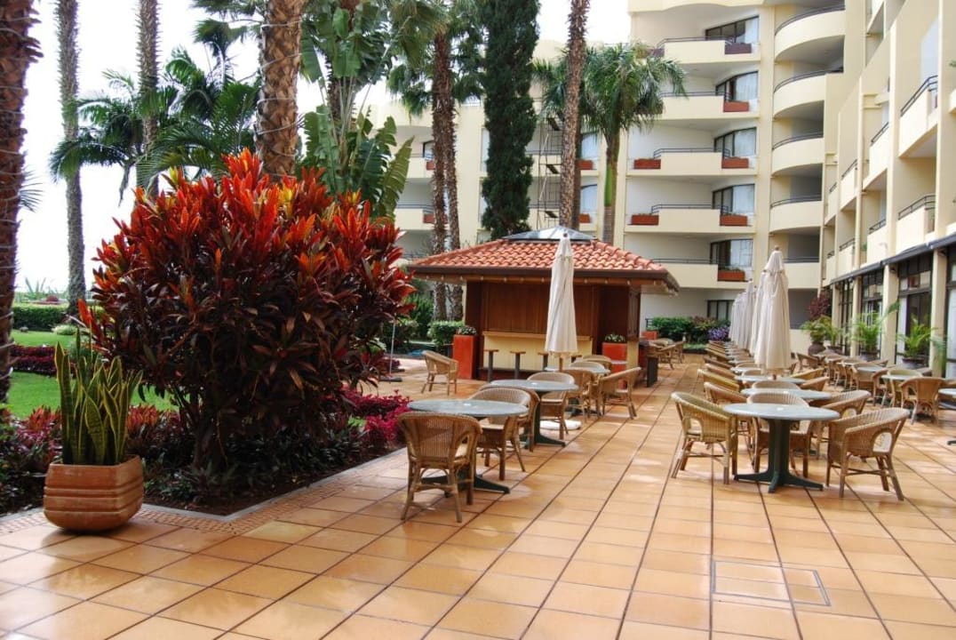 На территории отеля. Suite Hotel Eden Mar - PortoBay