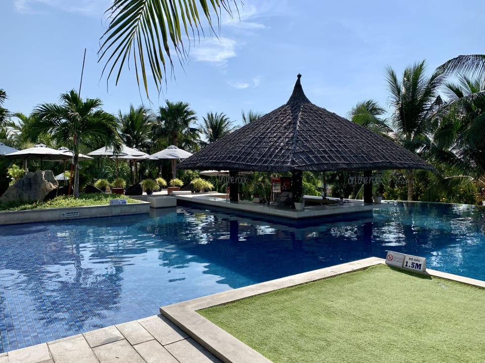 Pool The Cliff Resort & Residences