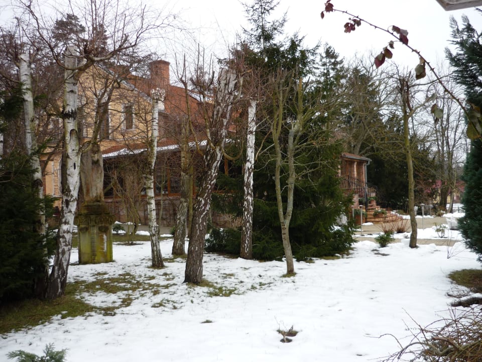 Blick auf das Haupthaus Oasis Resort & Spa