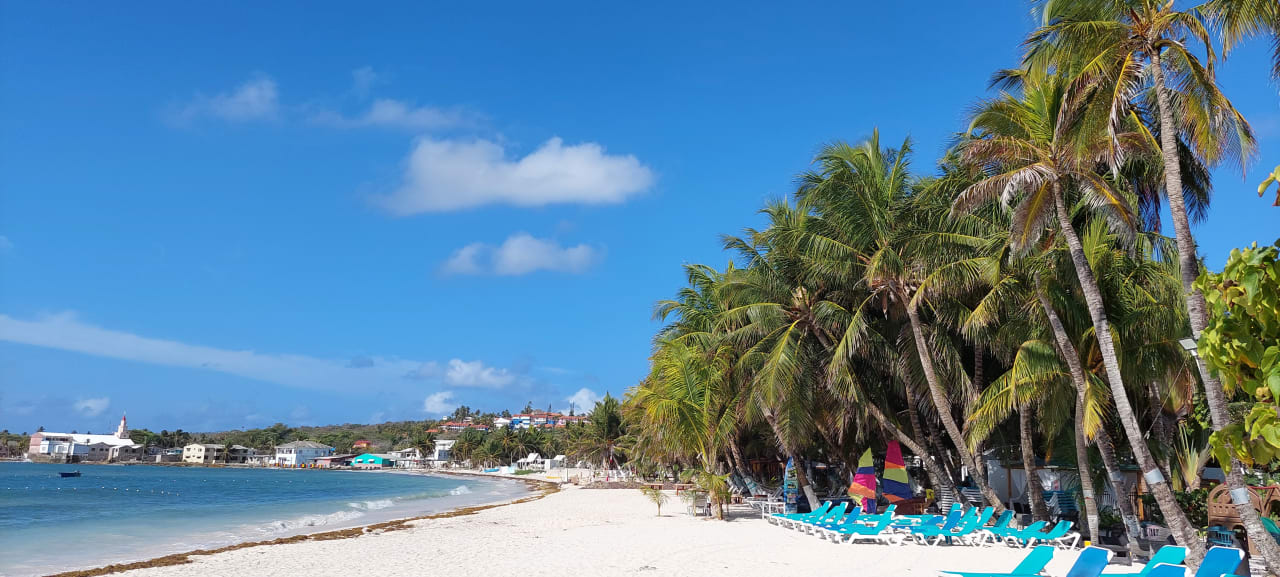 Strand Cocoplum Beach Hotel