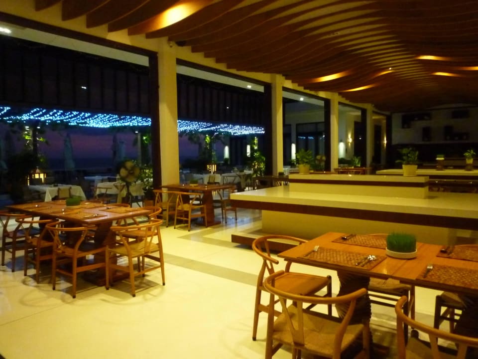 Im Restaurant The Cliff Resort & Residences