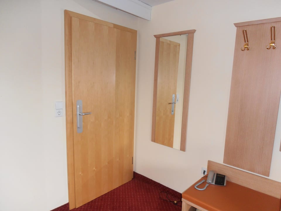 Eingangsbereich des Zimmers Weinhotel Pfeffer & Salz