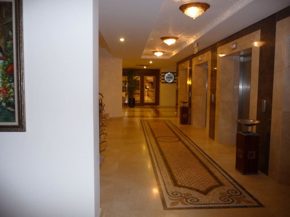 Weg zum Restaurant Saphir Resort & Spa