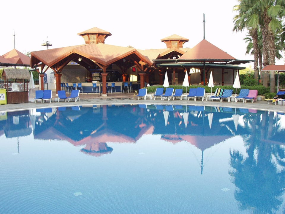Aussicht vom Pool zur Blue Bar Miramare Queen Hotel