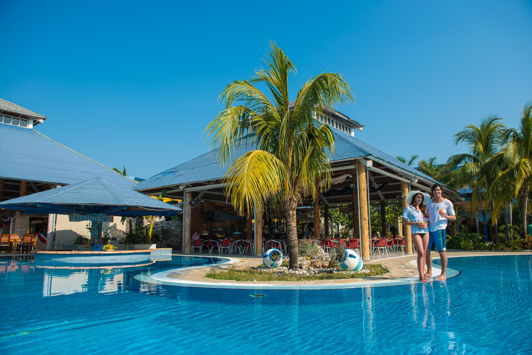 Pool ASTON Costa Verde Beach Resort