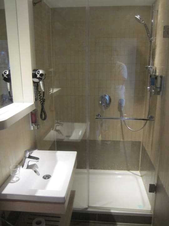 Sehr edles, aber kleines Bad TITANIC Comfort Berlin Mitte