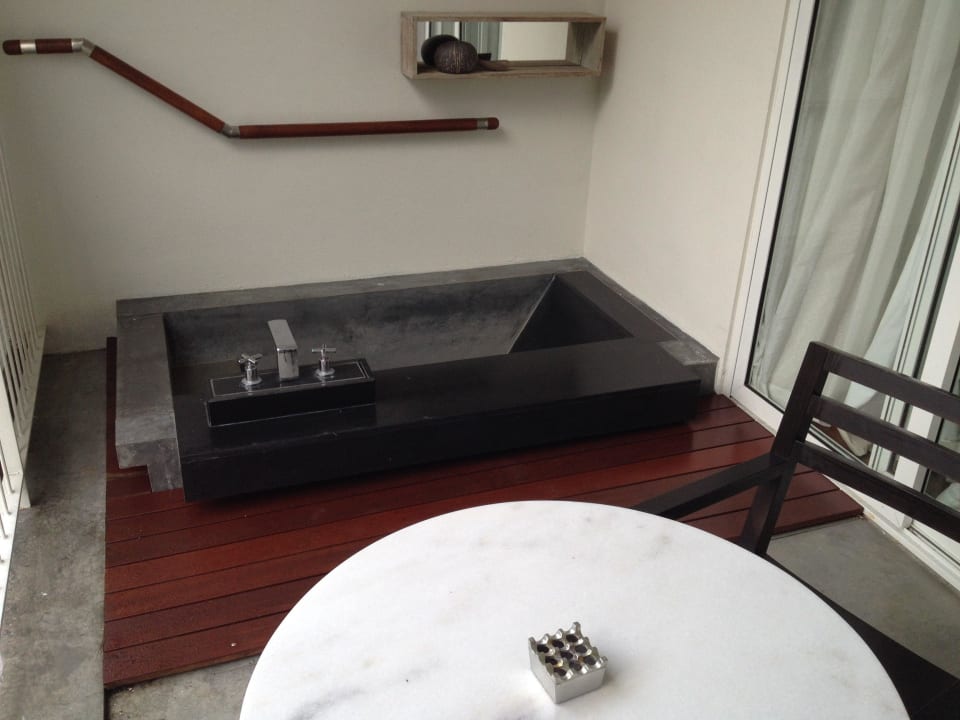 Balcony Lone Pine Hotel