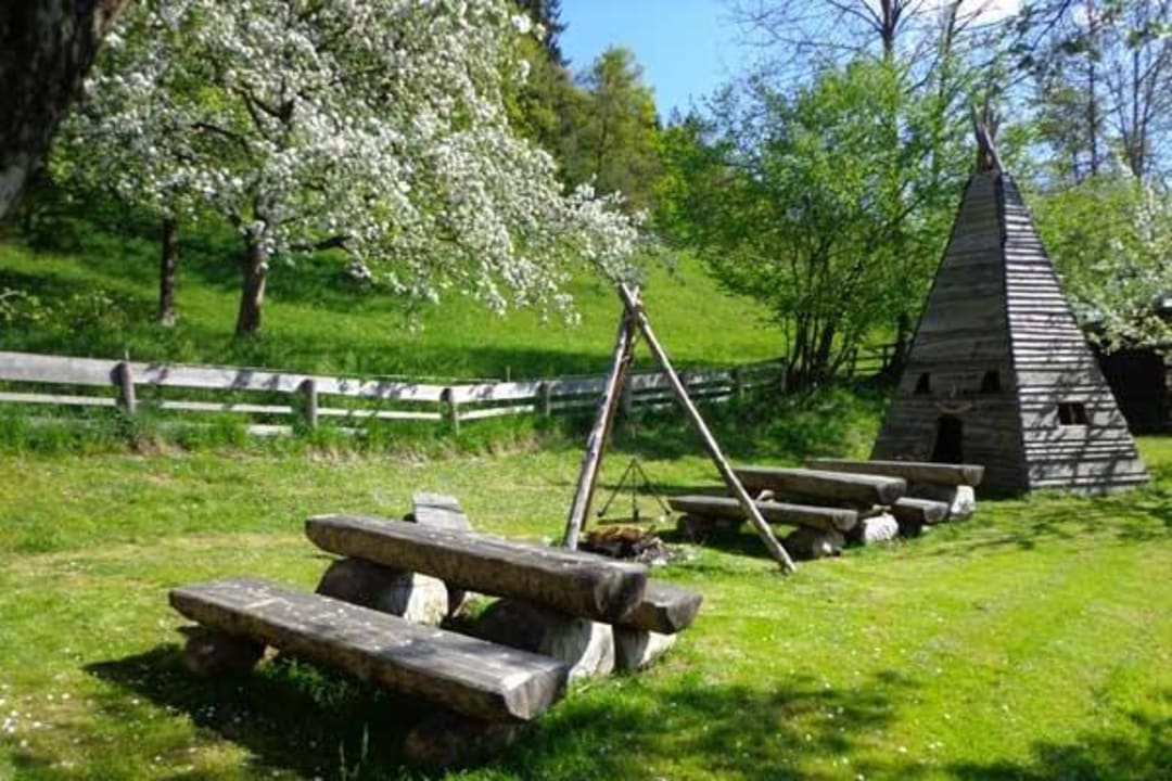 Garten mit Spielplatz beim Ferienhaus Kohlerhof Bauernhof Kohlerhof