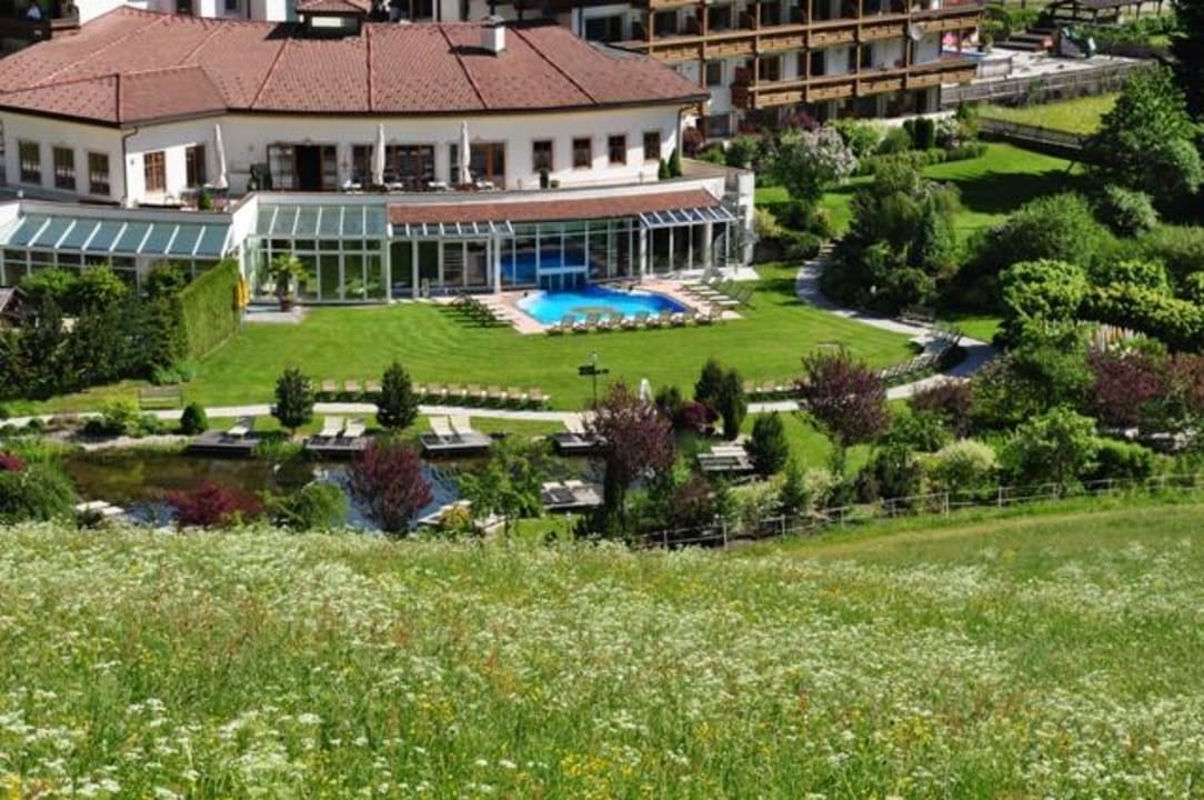 Garten- und Außenpool Hotel Schwarzenstein