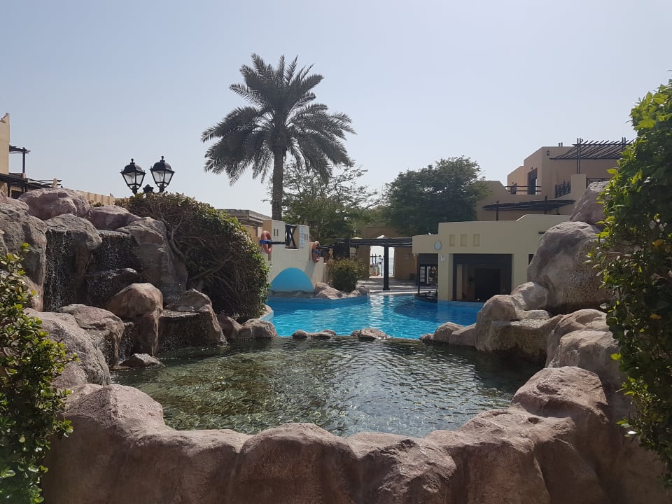 Pool Novotel Bahrain Al Dana Resort