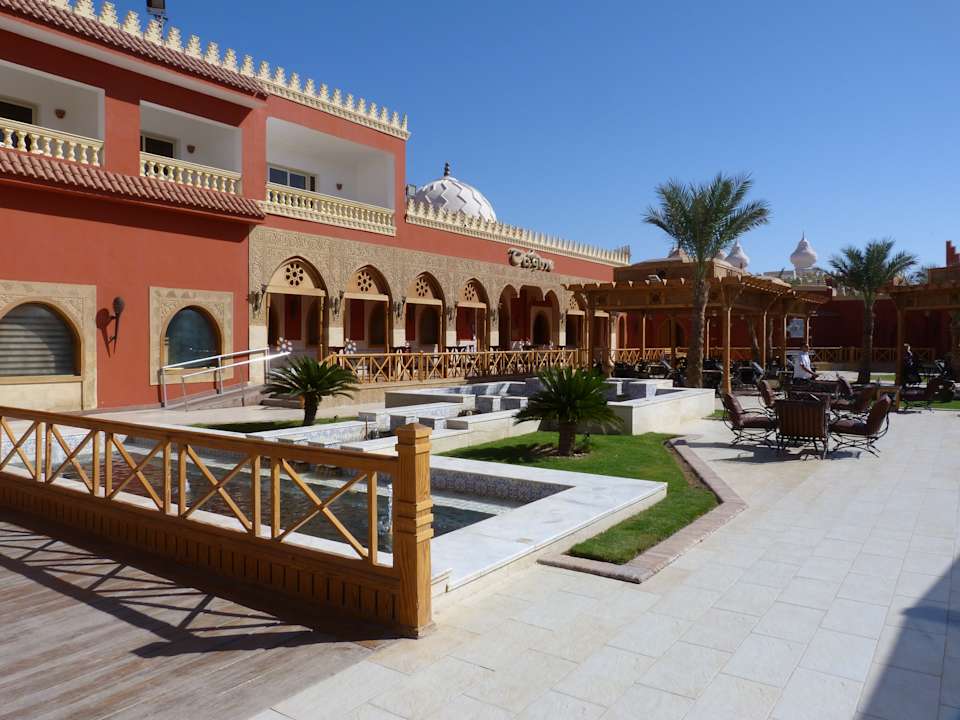 Hier ist links das Marokkanische Restaurant zu sehen  Pickalbatros Alf Leila Wa Leila Resort - Neverland Hurghada