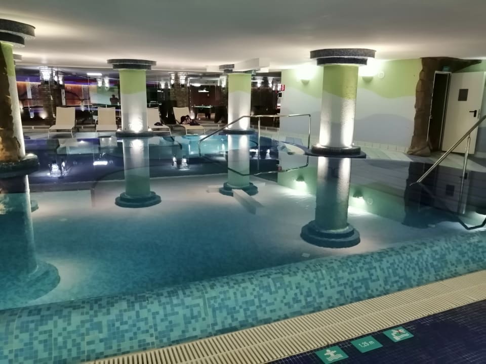 Pool Bull Escorial & Spa