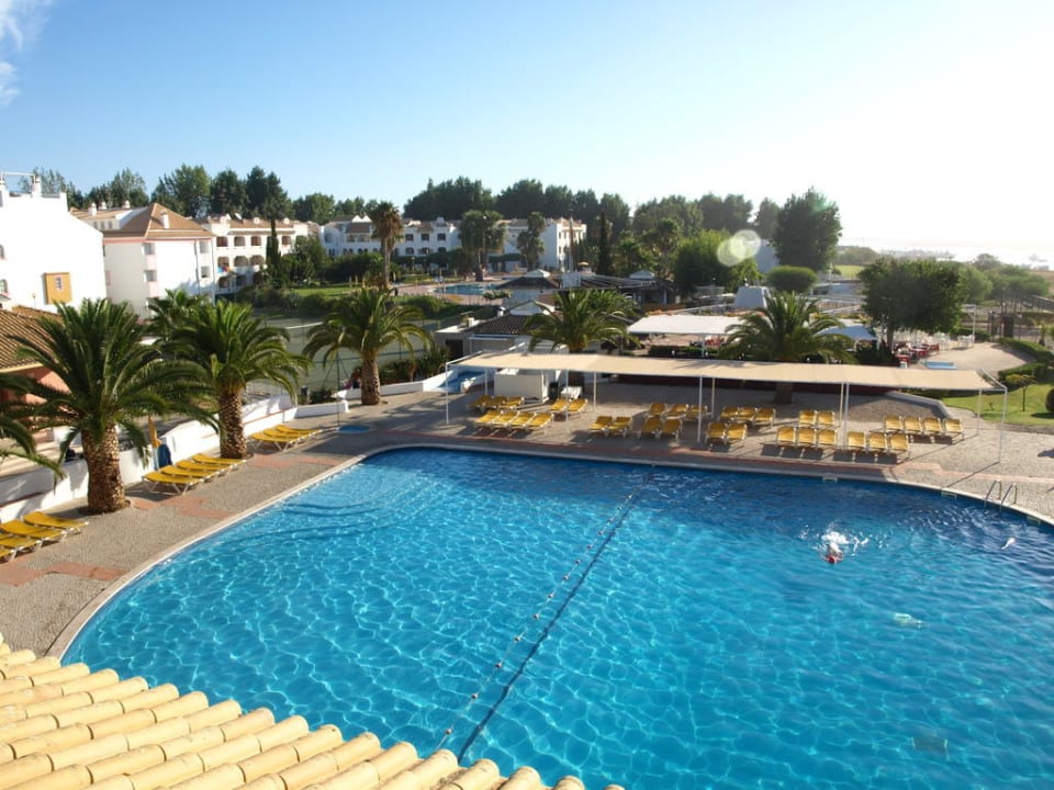 Mniejszy basen Golden Club Cabanas