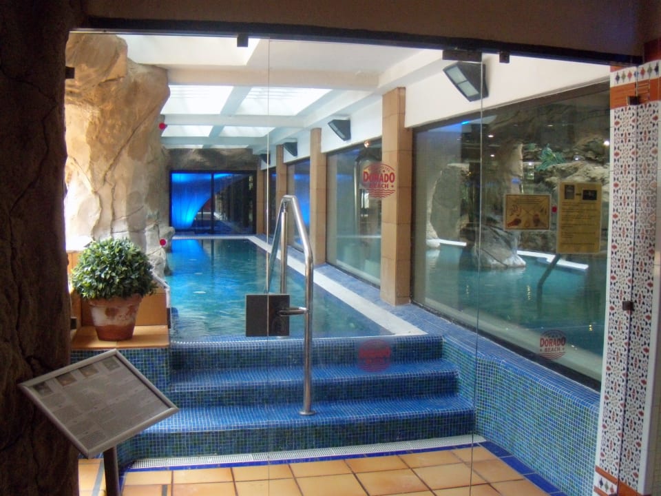 Das Tote Meer Salzwasserbecken im Wellnessbereich Bull Dorado Beach & Spa