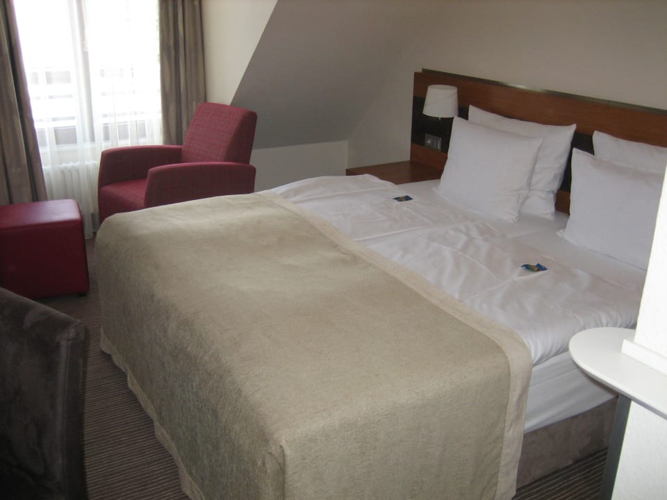 Doppelbett Trans World Hotel Kranichhöhe