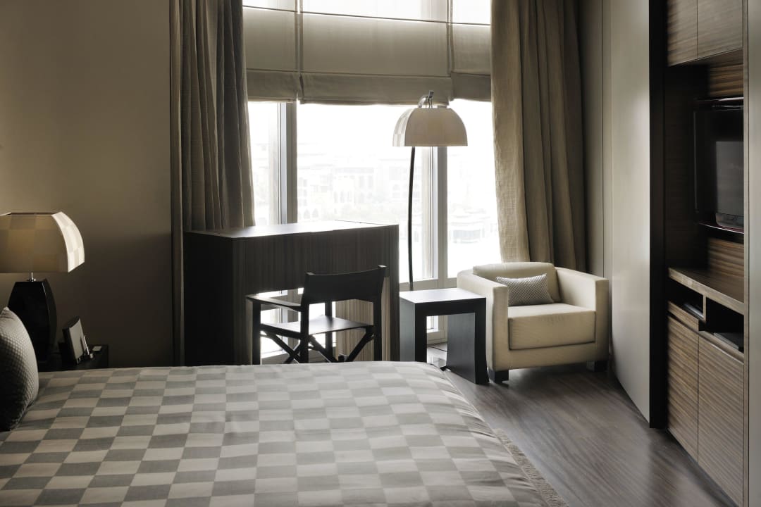 Armani deluxe. Armani Hotel Dubai