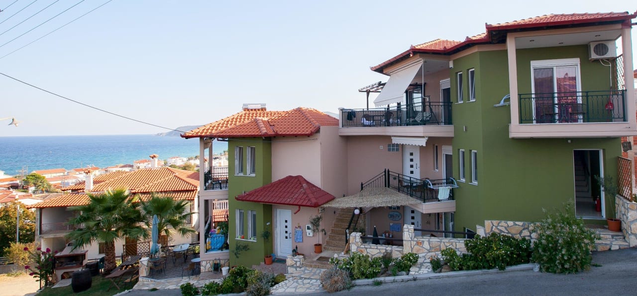 Greenotel Front! GreenHill Holiday Suites Sarti