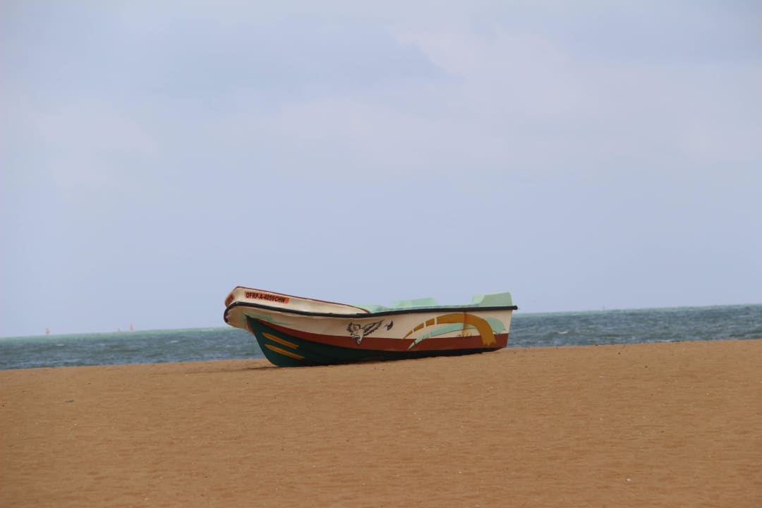 Blick von der Liege Richtung Meer Hotel Jetwing Beach