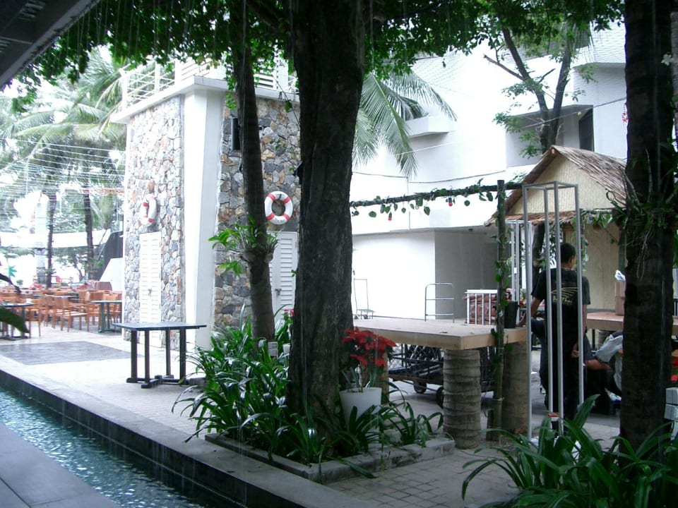 Außenanlage f. Frühstück DoubleTree by Hilton Phuket Banthai Resort