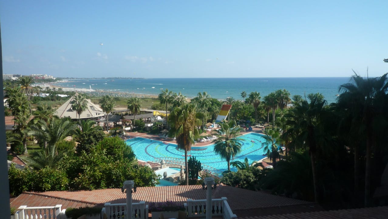 Blick zum Pool und Srand Hotel Defne Garden