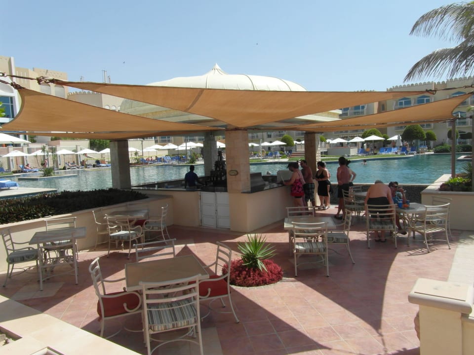 Poolbar Wyndham Garden Salalah Mirbat
