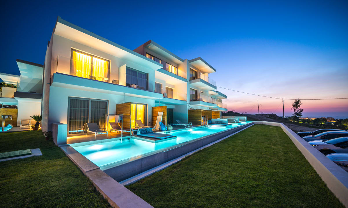 Pool Harmony Crest Resort & Spa