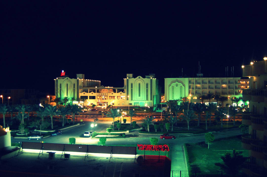 Magiczny hotel nocą Riviera Aqua Park Resort