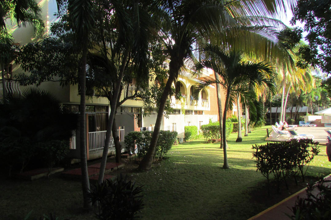 Schöne grüne Anlage Hotel Roc Barlovento