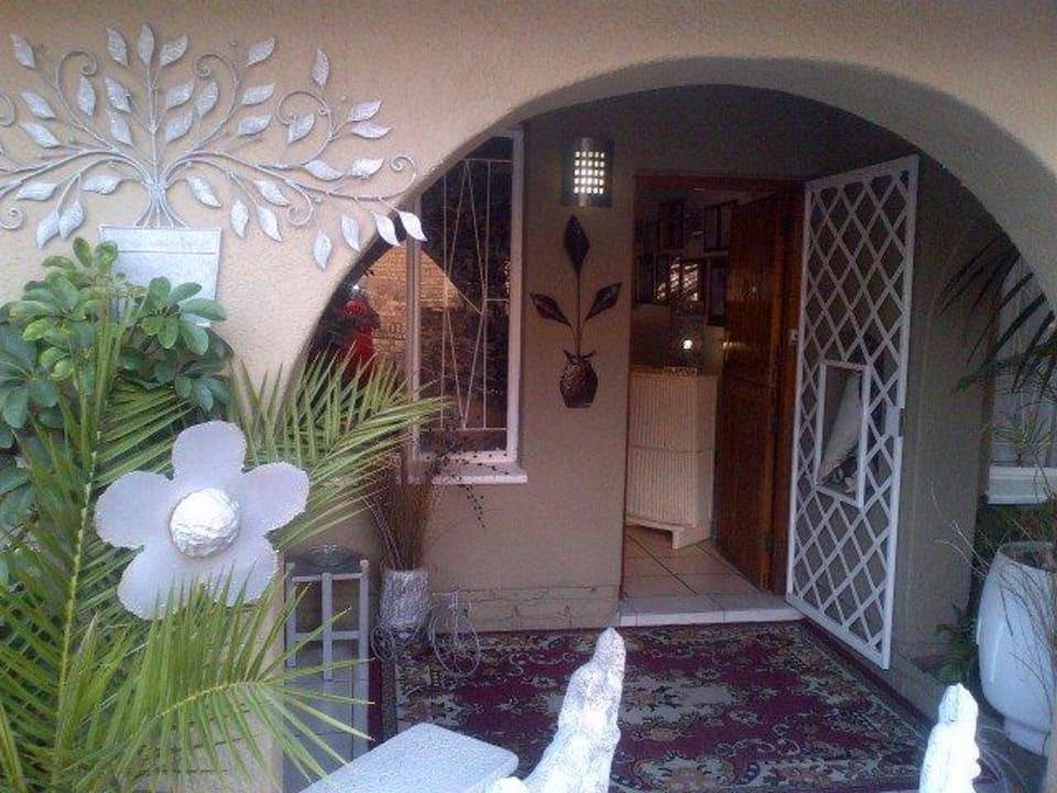 Entrance Gute Nacht Guest House