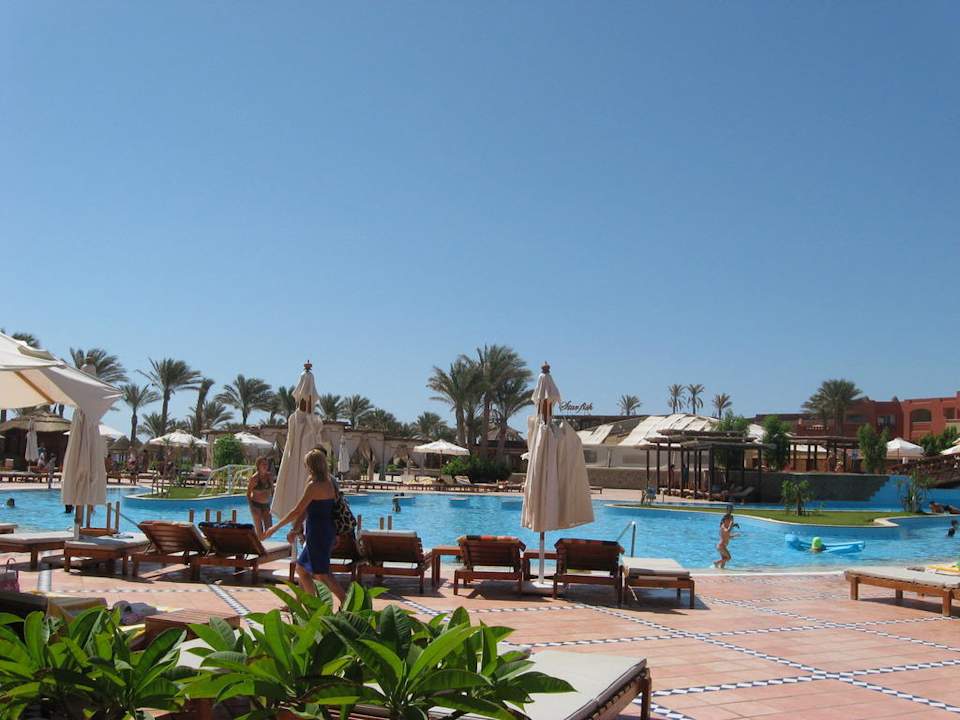 Jeden z 4 basenów Sharm Grand Plaza Resort