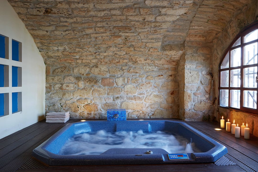 Jacuzzi Ammon Zeus Luxury Beach Hotel