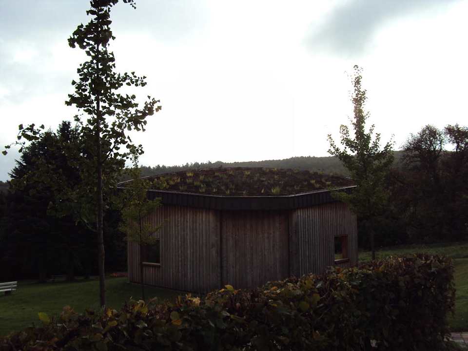 Im Park vorm Hotel Parkhotel Nieheim
