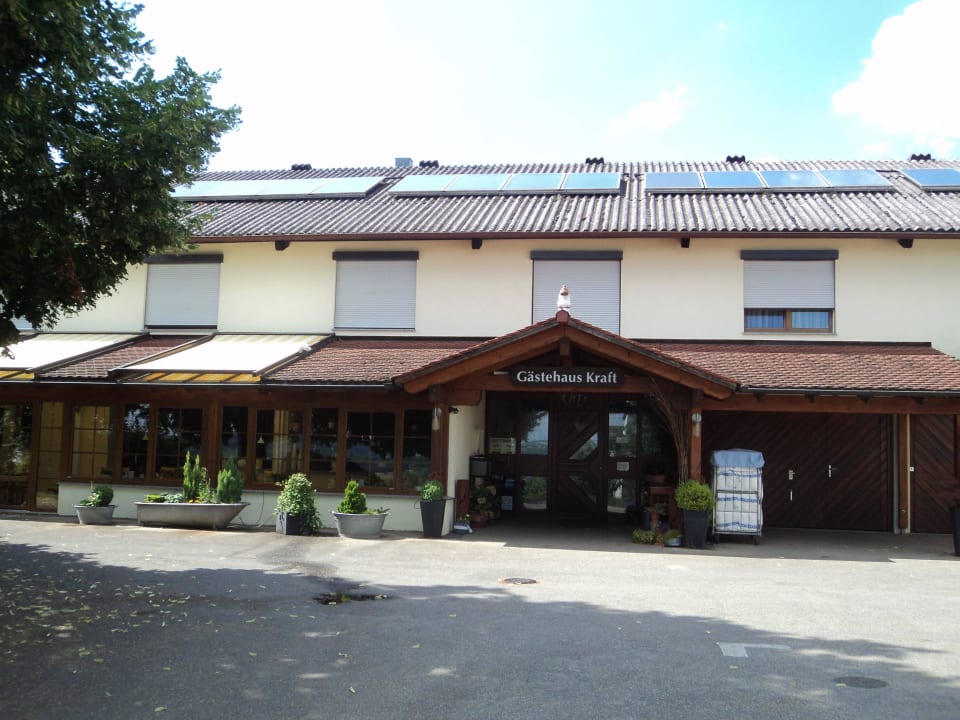 Haupteingang, links der Frühstücksraum Gästehaus Kraft