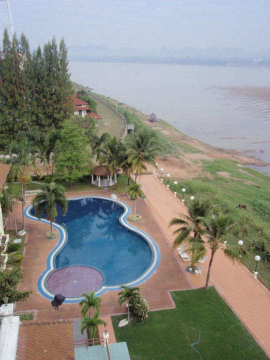 Pool und Mekong Nakhon Phanom River View Hotel