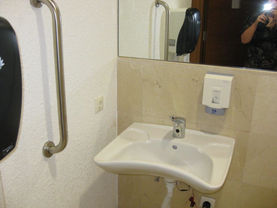 Behindertengerechte Toilette Poolanlage Sunis Evren Beach Resort Hotel & Spa