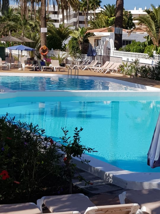 Pool HL Miraflor Suites Hotel