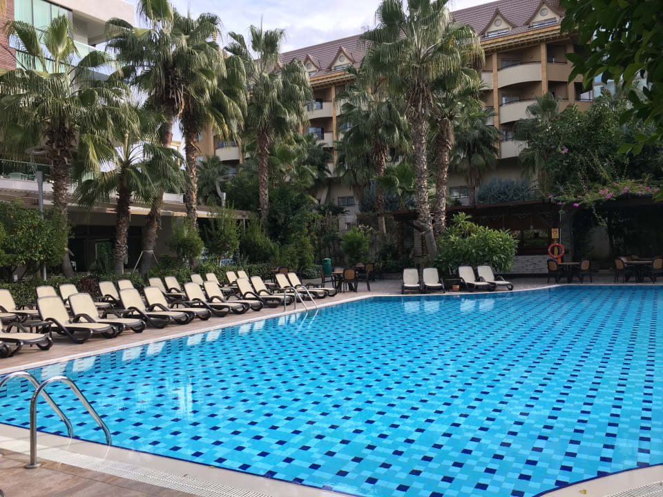 Pool Port Side Resort Hotel