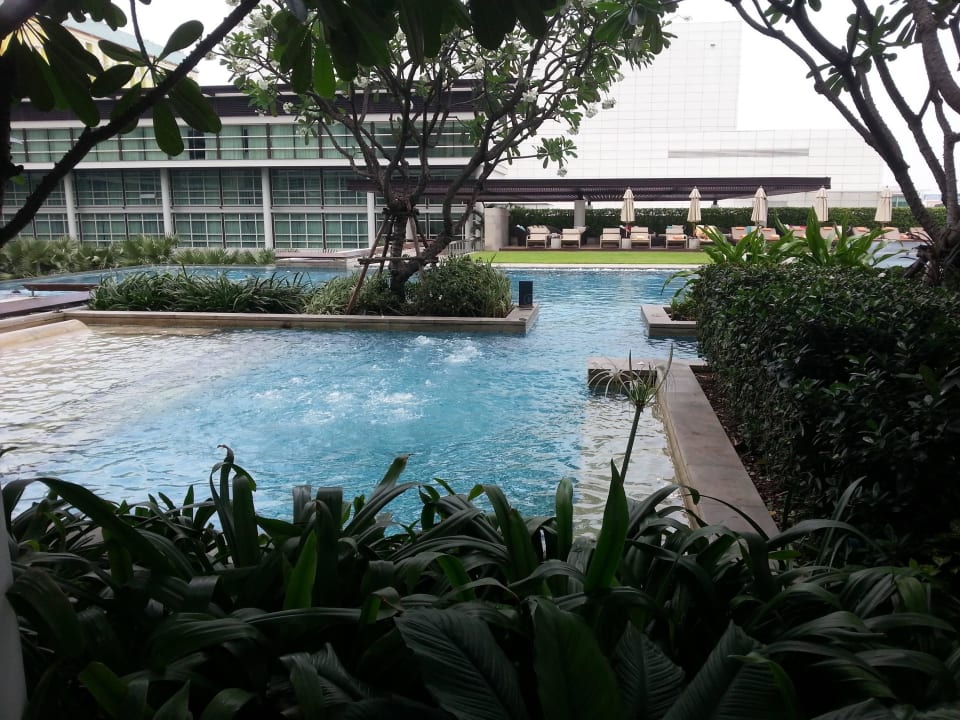 Blick zum Pool Hotel Pullman Bangkok King Power