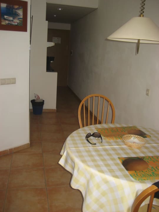 Essplatz, dahinter Küchenzeile Monte Marina Naturist Resort