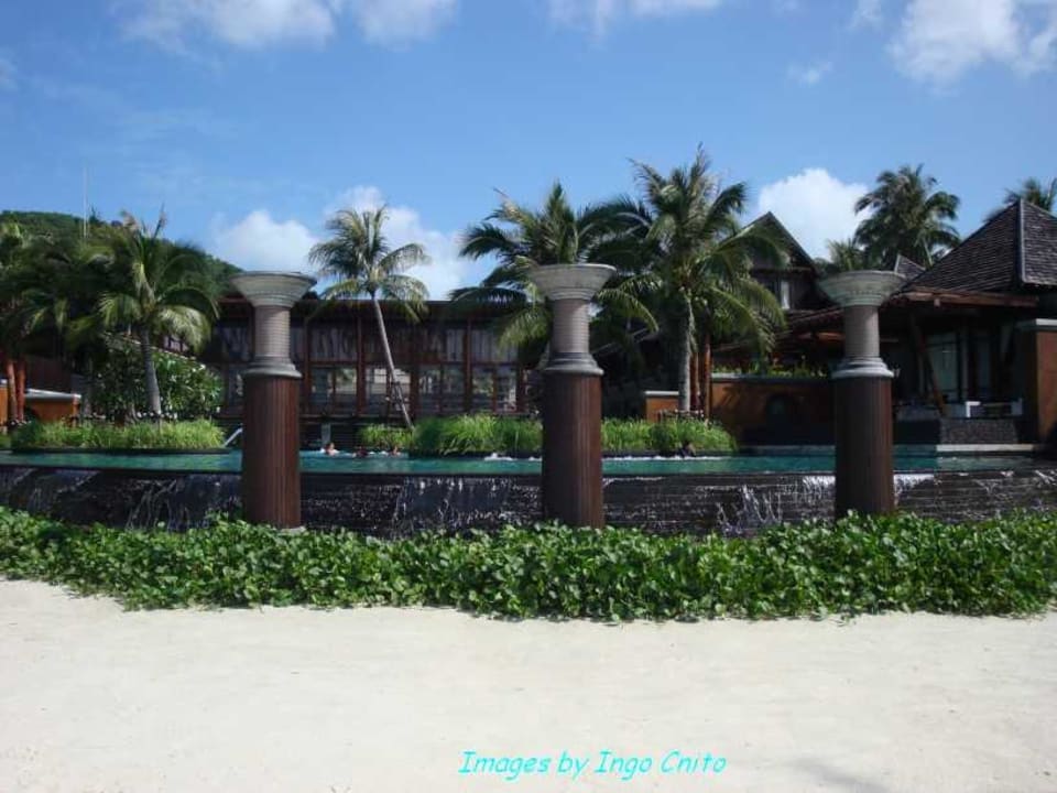 Blick von Strand auf den Main-Pool Hotel Mai Samui Beach Resort & Spa