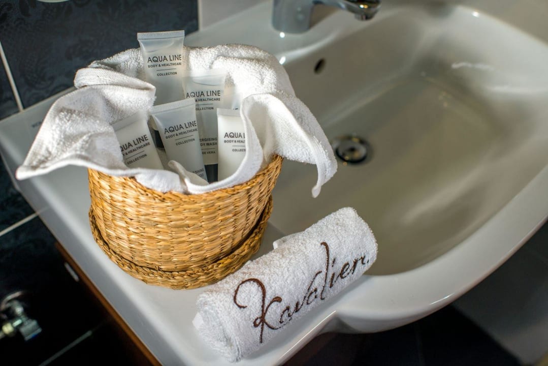 душ Kavalier Boutique Hotel