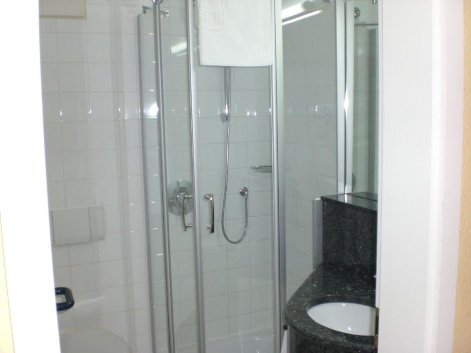 nettes Bad PLAZA INN Heilbronn