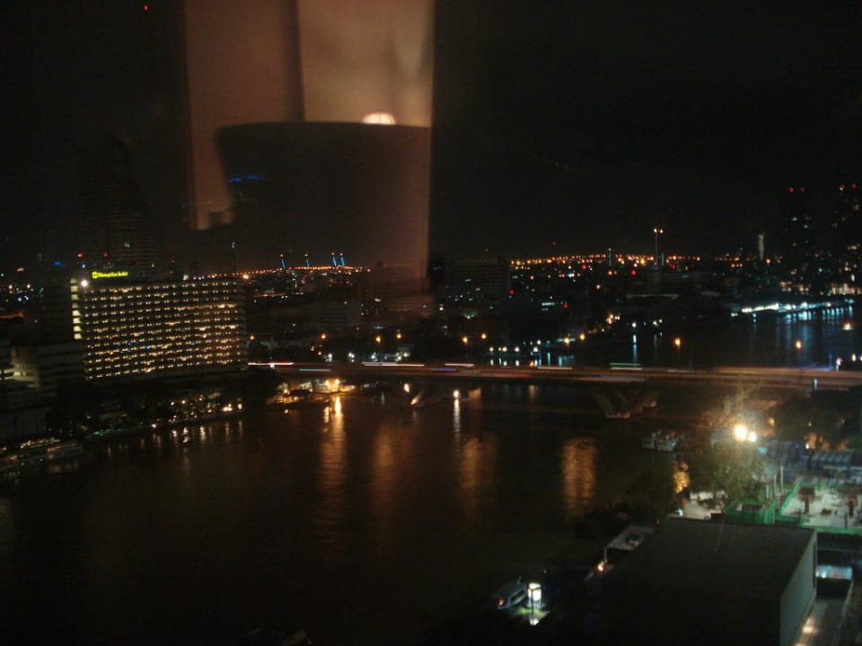 Aussicht bei Nacht Hotel The Peninsula Bangkok