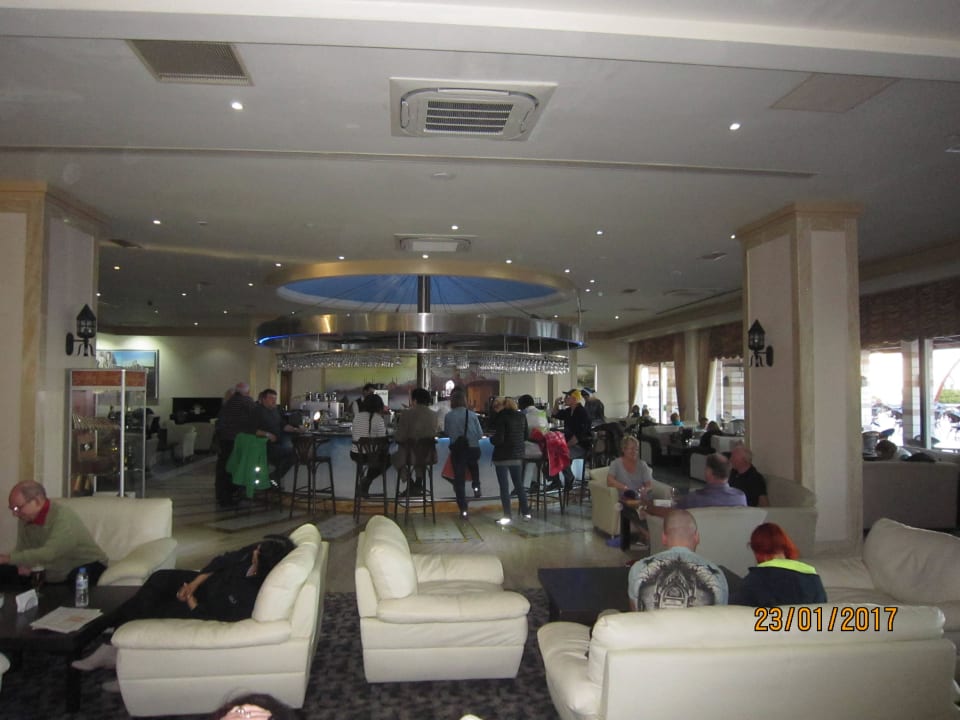Lobby Bar von 8 bis 24 Uhr AI Salamis Bay Conti Resort Hotel & Casino