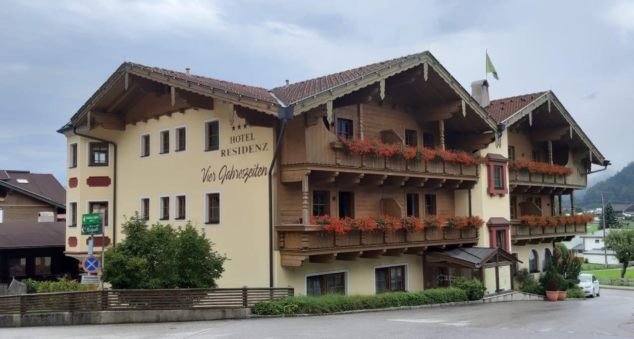 Außenansicht Wellnessresort Vier Jahreszeiten